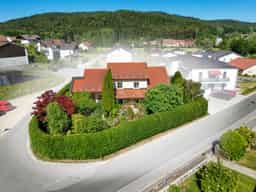 Gepflegtes Einfamilienhaus in Waffenbrunn mit viel Platz für Wohnen, Arbeiten und Leben! - Thumbnail 1