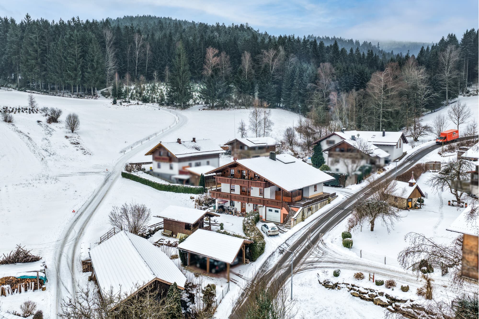 Gepflegtes Dreifamilienhaus in Lam – solide Kapitalanlage oder Mehrgenerationenwohnen!