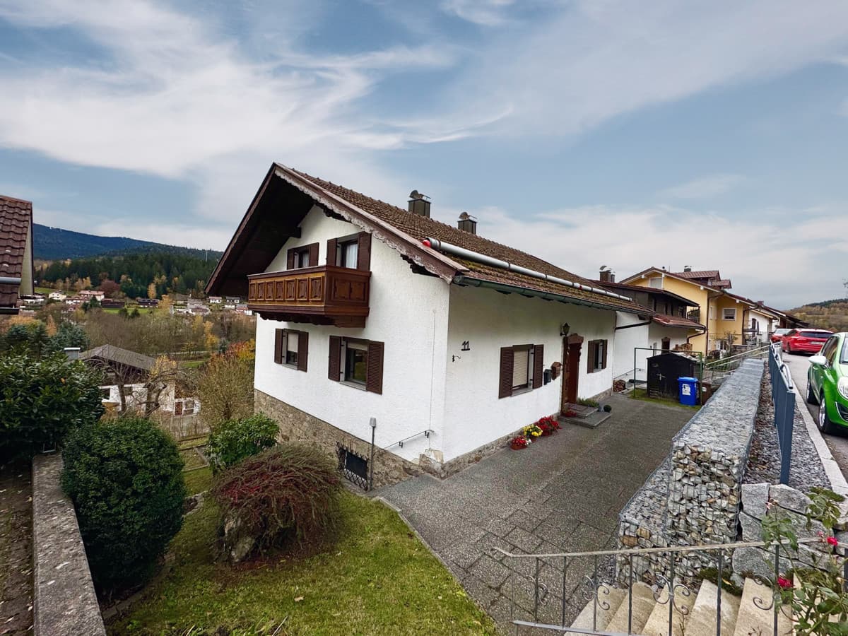 ZFH mit
traumhafter Aussicht zum
Osser und Arber in
Lam!