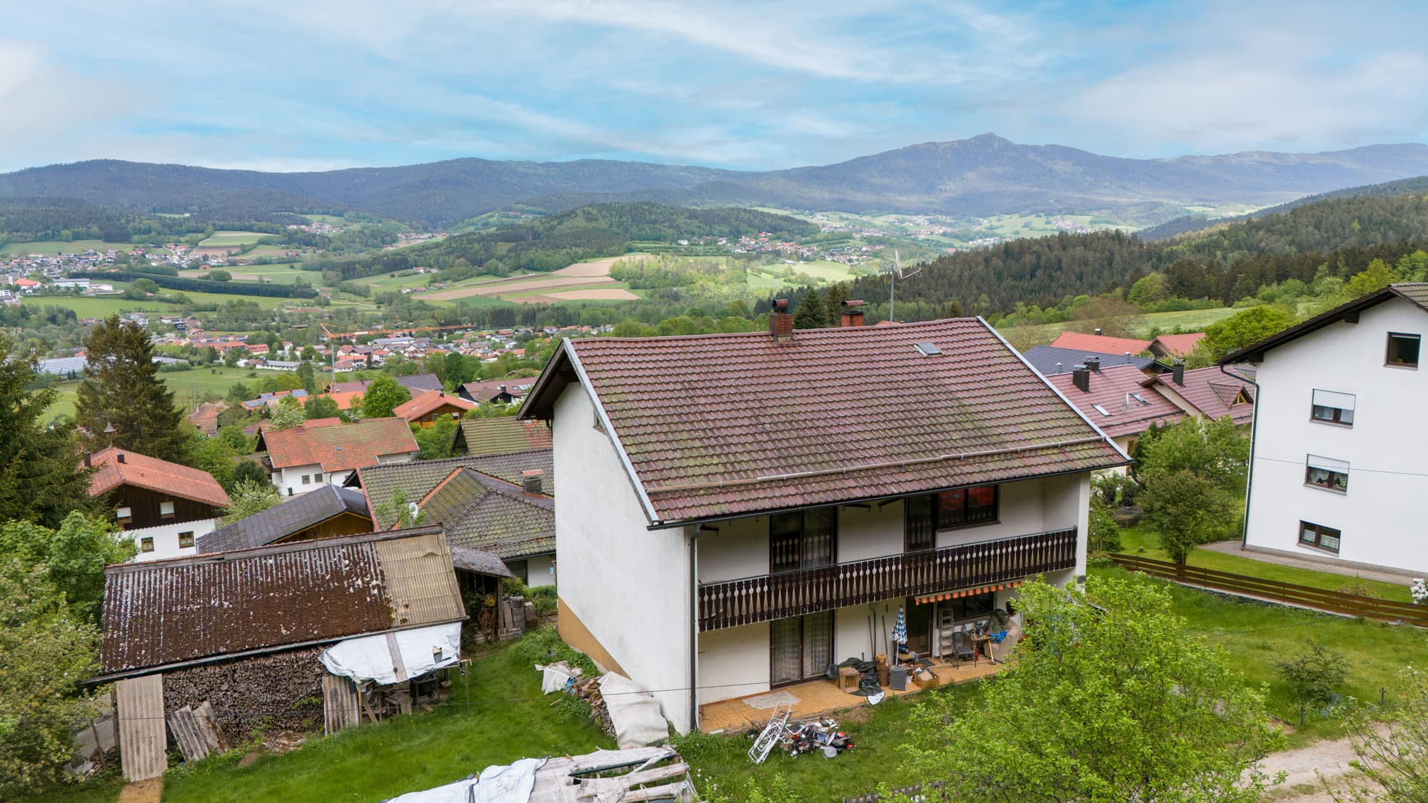 Ihr Zweifamilienhaus in Traumlage in Arrach!