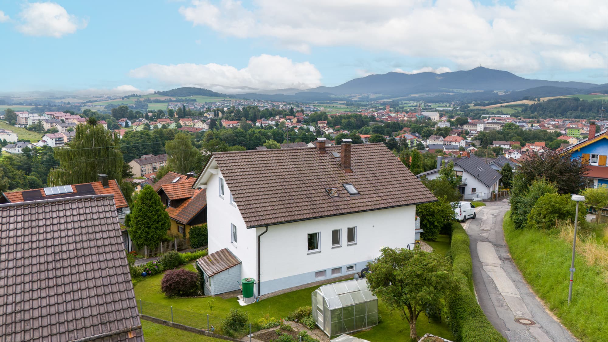 Einladendes Zweifamilienhaus in Furth im Wald – gepflegt und bezugsbereit!