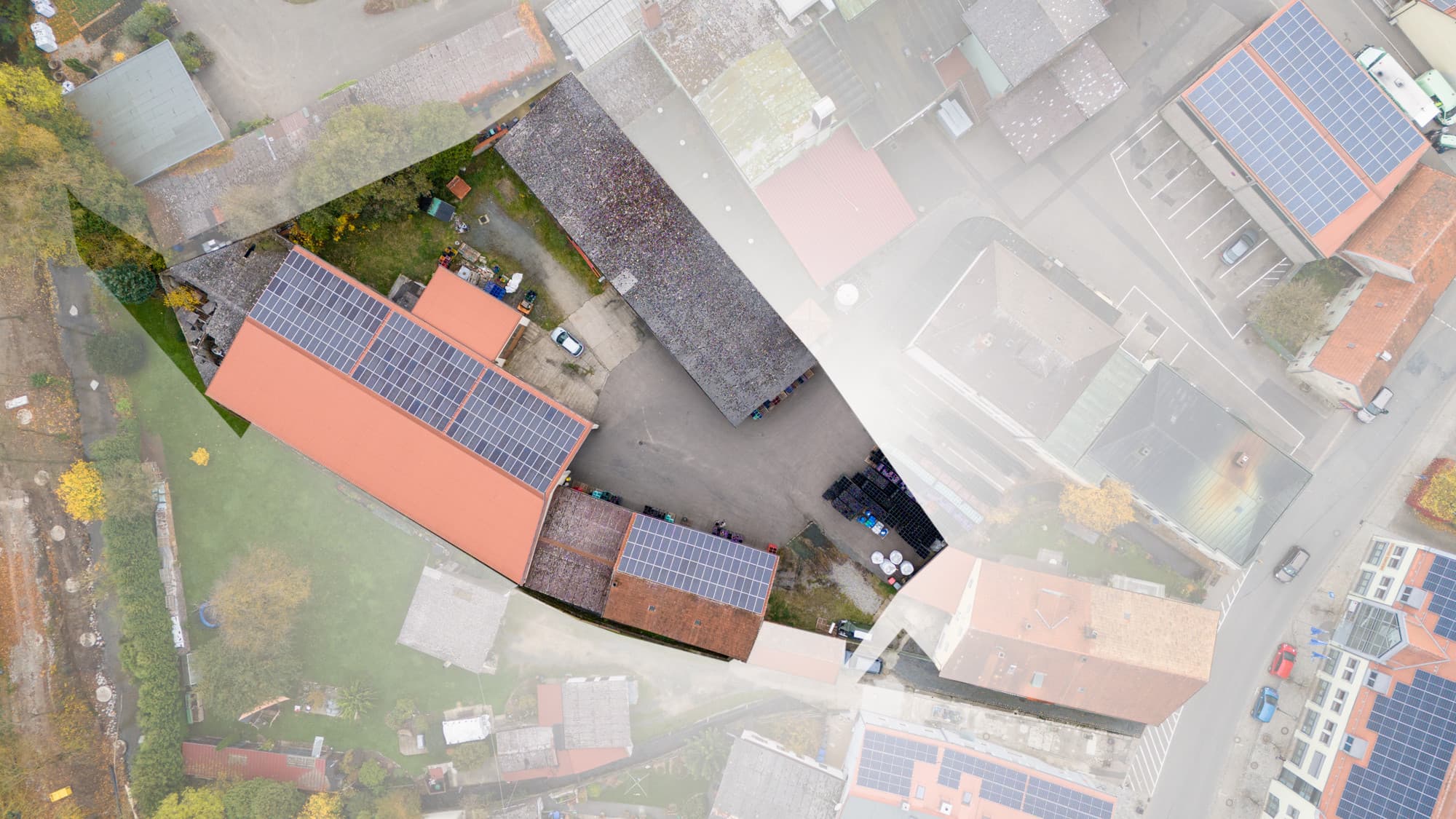 Gewerbehallen mit PV-Anlage im Zentrum von Furth im Wald!