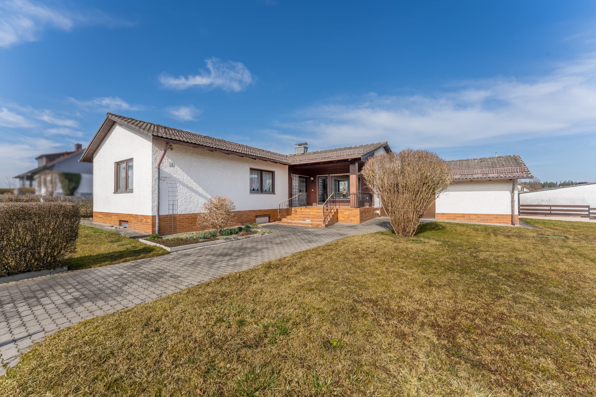 Gemütlicher Bungalow in Schönthal – Zeitloses Wohnen auf einer Ebene!