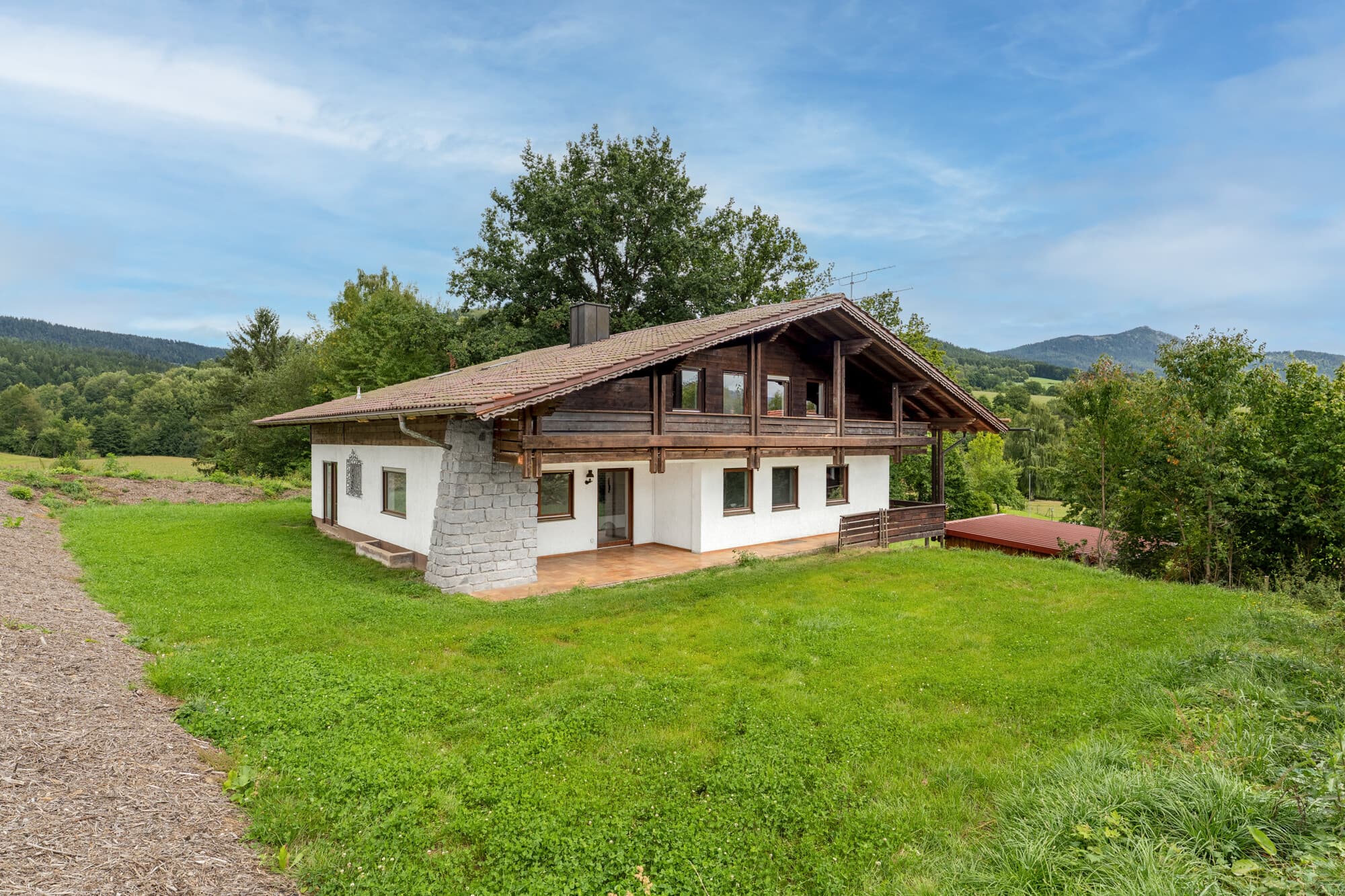 Wohnen, wo andere Urlaub machen – großzügiges Einfamilienhaus im Luftkurort Lam!