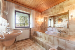 Badezimmer (EG)